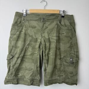 Kuhl Women's Splash 11" Green Camo Shorts Size 16